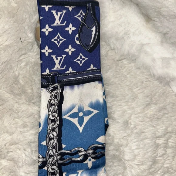 Louis Vuitton Confidential Silk Bandeau - Picture 9 of 10